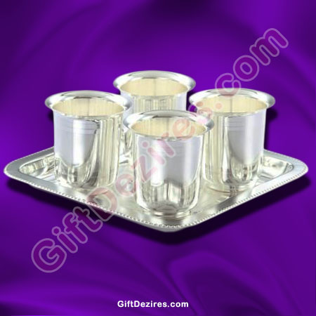 Gift Set of 4 Silver Glasses with Square Tray